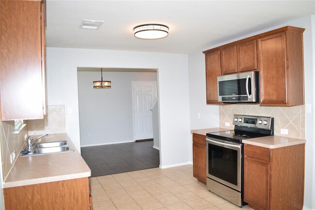 Building Photo - 375 Housefinch Loop