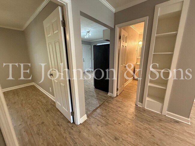 Building Photo - Sterling Pointe Apartments