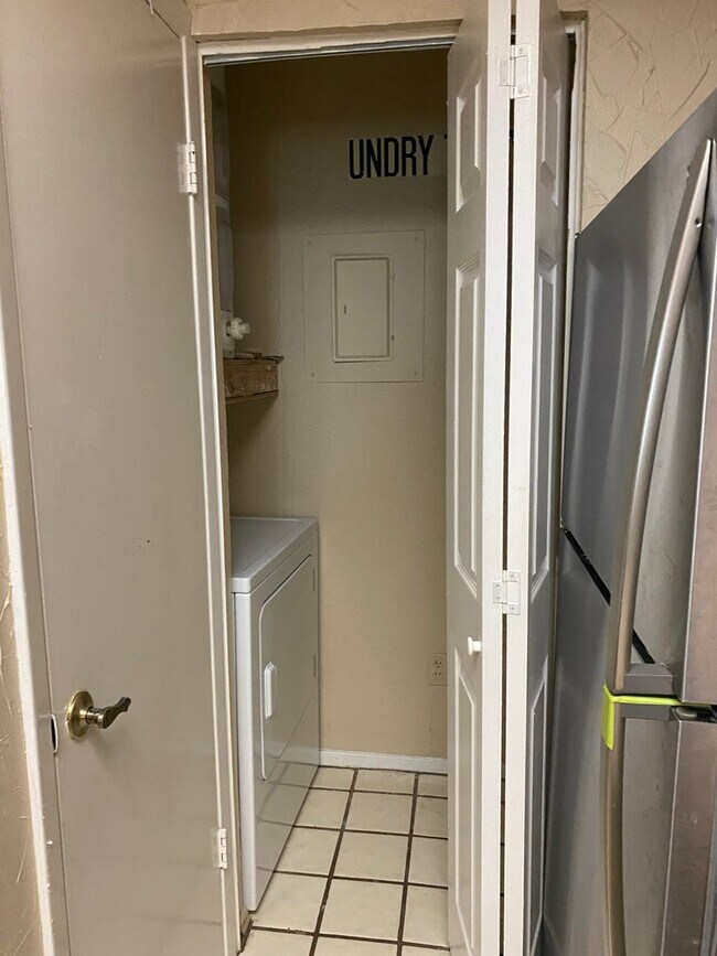 Building Photo - K242 - Croix #219