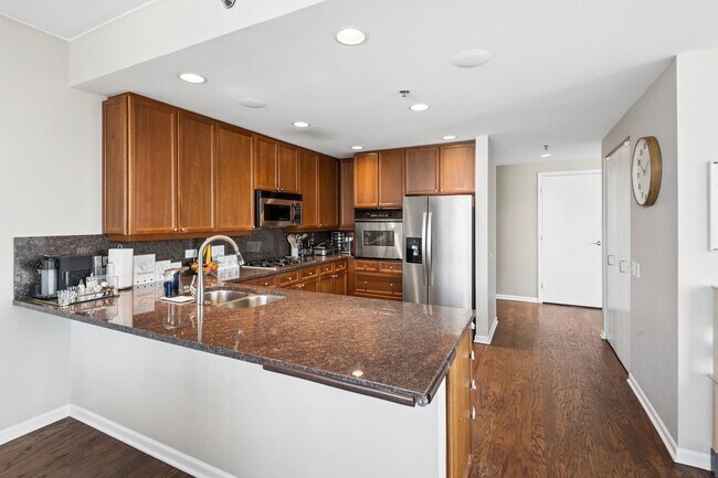 Building Photo - 1515 S Prairie Ave
