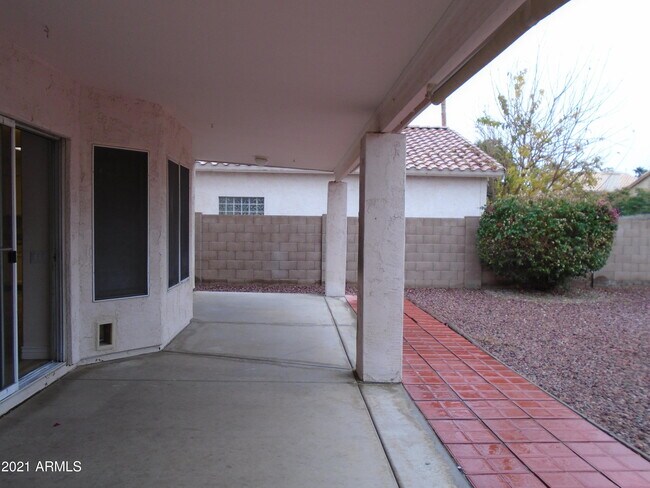 Building Photo - 1013 W Sandra Ter