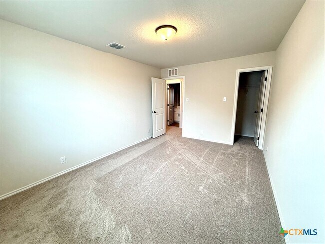 Building Photo - 118 Beveridge Rd