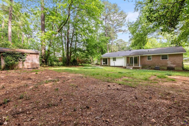 Building Photo - 846 S Forest Lake Dr