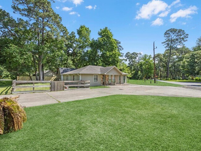Building Photo - 12114 Creekside Dr