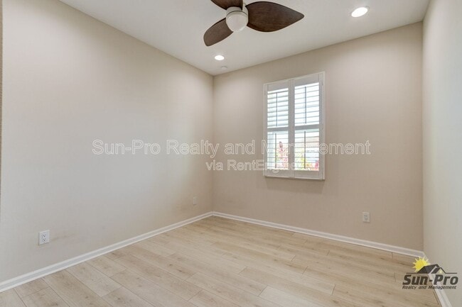 Building Photo - 301 Low Tide Ln