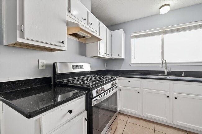 Building Photo - 1842 Freshmeadow Dr