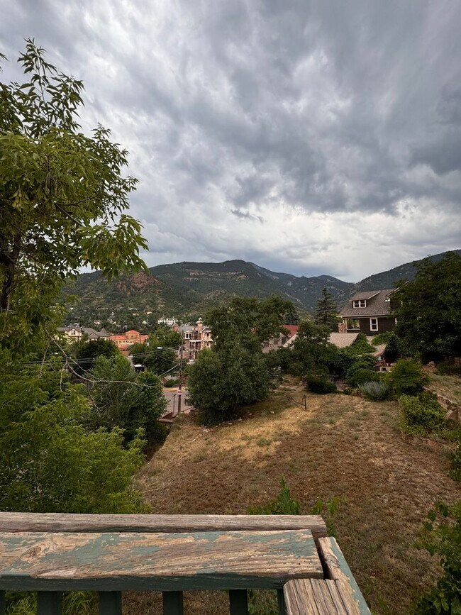 Building Photo - Manitou Springs Living!! 1 Bed 1 Bath Avai...