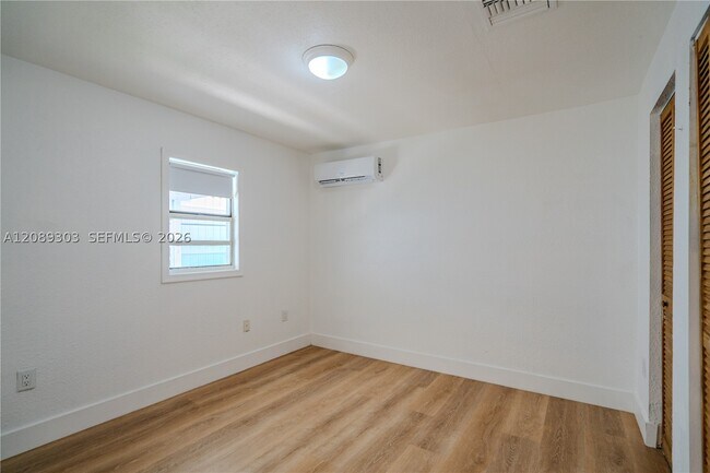 Building Photo - 27 SW 55th Ave