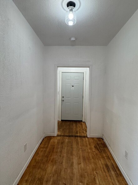 Building Photo - 420 N 29th St