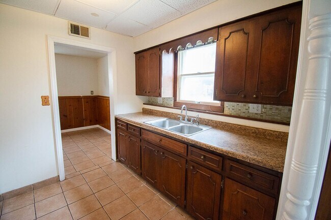 Building Photo - Spacious Multi Level Home In Austin With Garage And Sheds