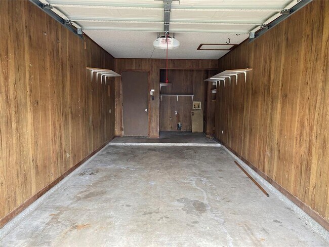 Building Photo - 11905 Oak Knoll Dr