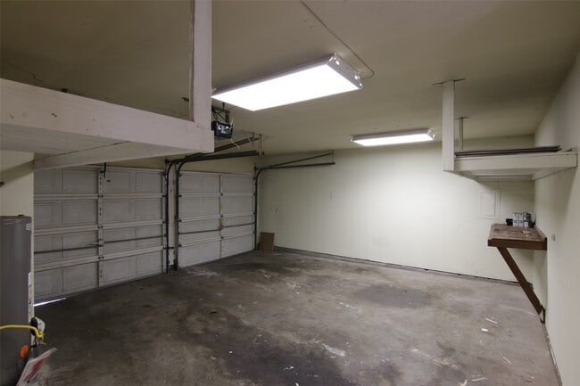 Building Photo - 6915 Edgemoor Dr