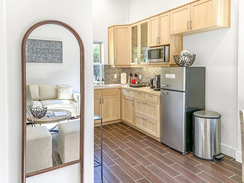 Building Photo - 3355 Saratoga Rd