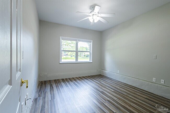 Building Photo - 848 Meadow Ln