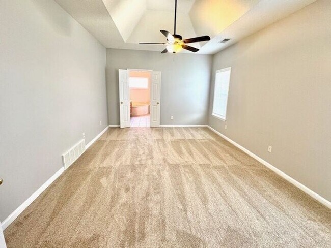 Building Photo - Move In Special! Now Leasing a Recently Re...