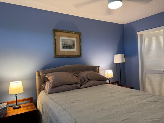 Building Photo - 3510 Oaks Way