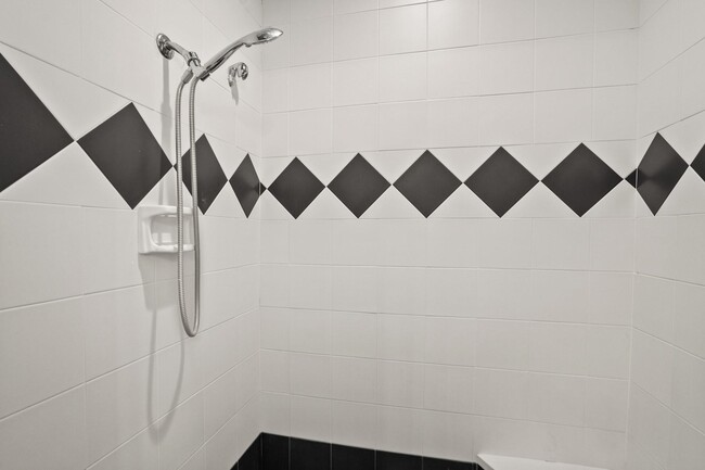 Building Photo - 7114 Bethencourt