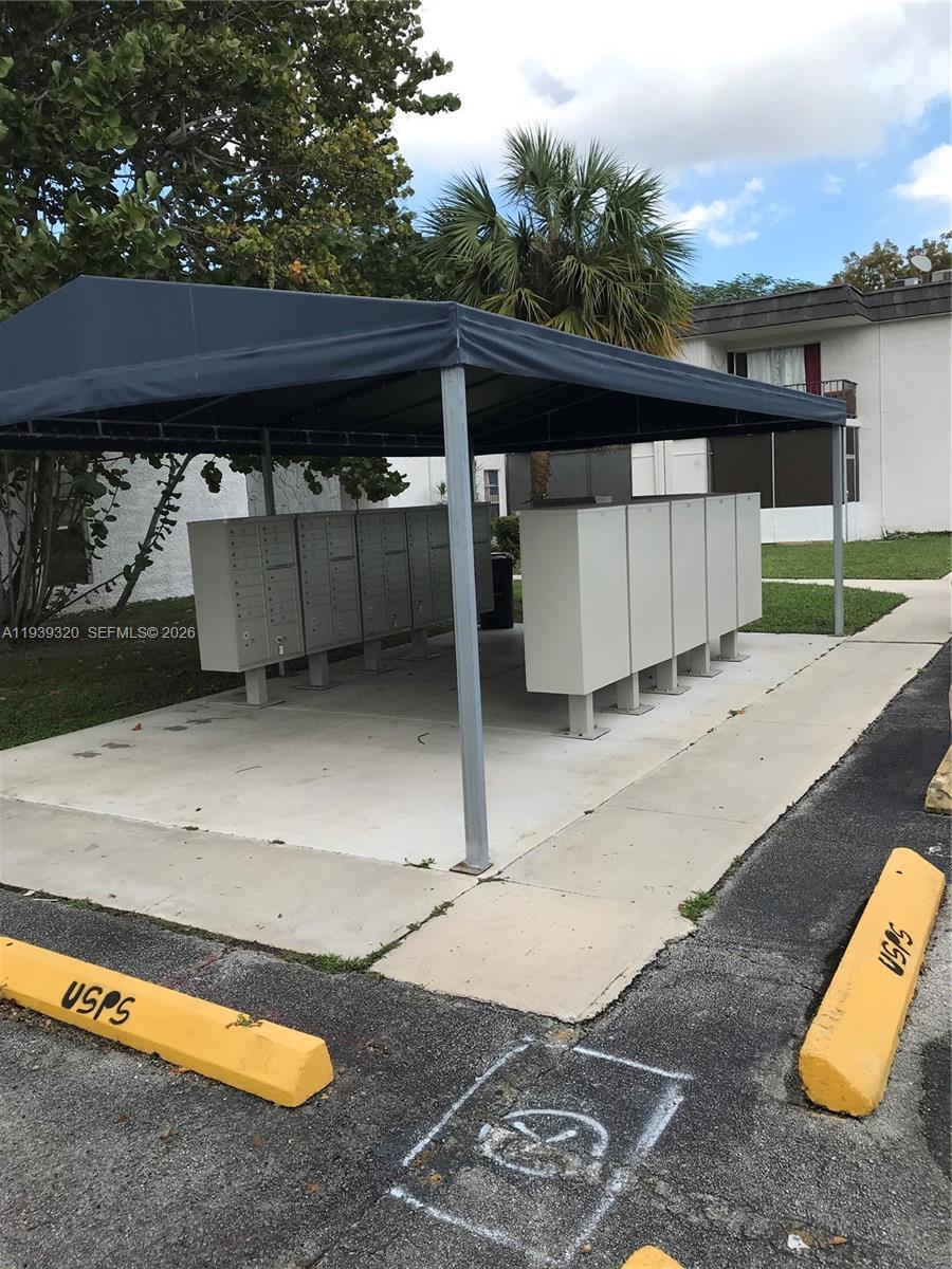 Building Photo - 10353 N Kendall Dr