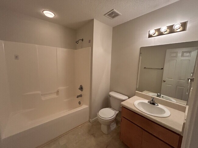 Building Photo - Apartment for Rent