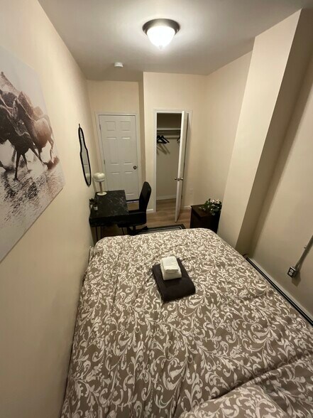 Building Photo - 871 Harrison Ave