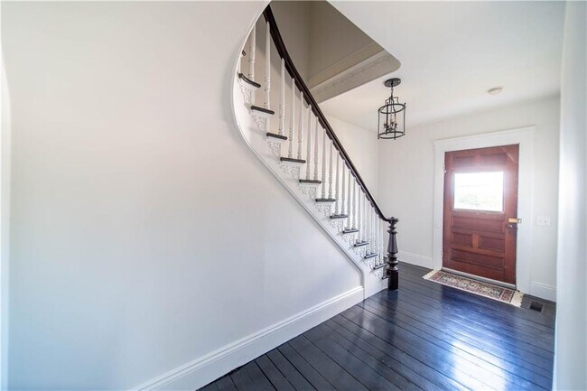 Building Photo - 31 Peirce St