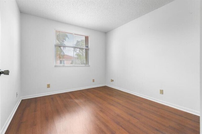 Building Photo - 3138 W Buena Vista Dr