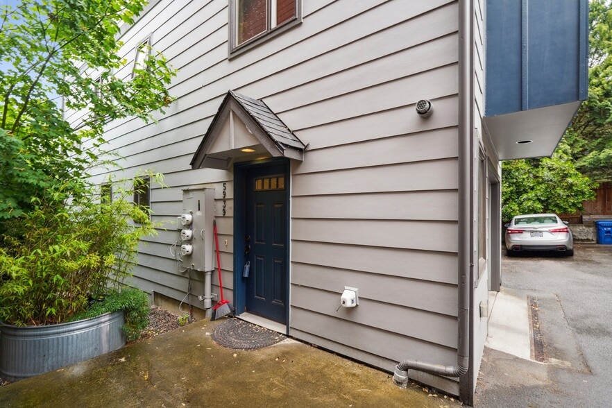 Building Photo - 5939 Delridge Way SW