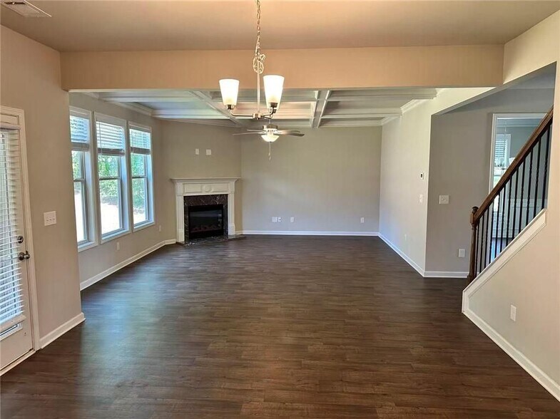 Building Photo - 7881 Silk Tree Pointe