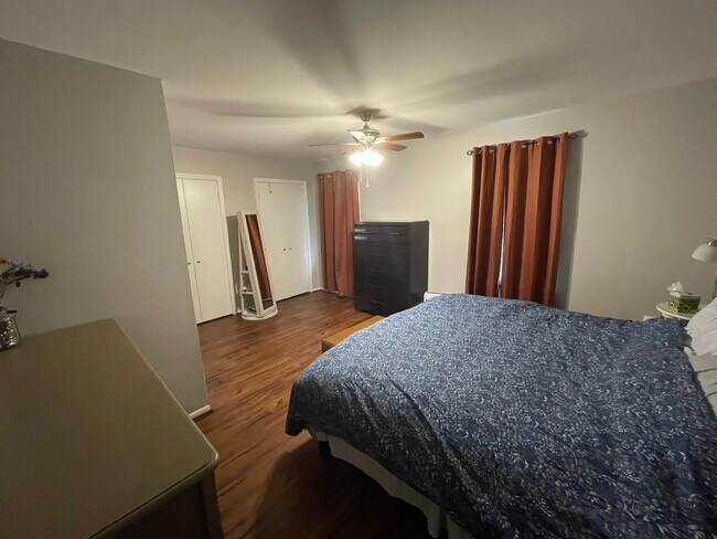 Building Photo - 15039 Cherrywood Dr