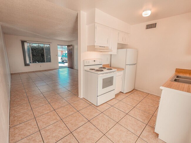Building Photo - 1 month free rent move in promotion! Don't...