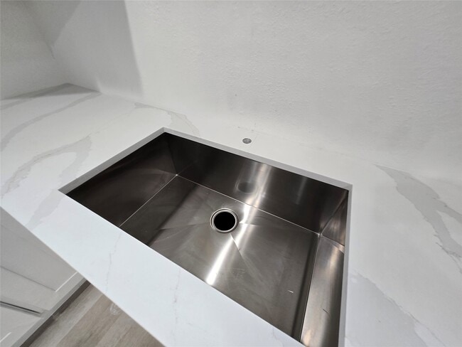 Building Photo - 10470 Alcott Dr