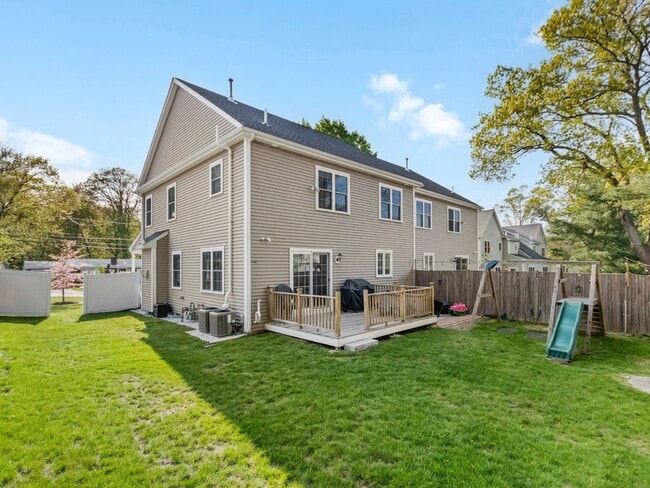 Building Photo - 22 Wellesley Ave