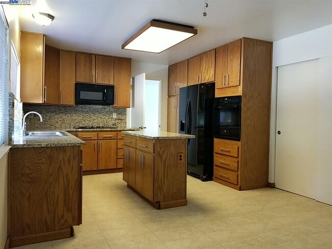 Building Photo - 3181 Camdon Ct