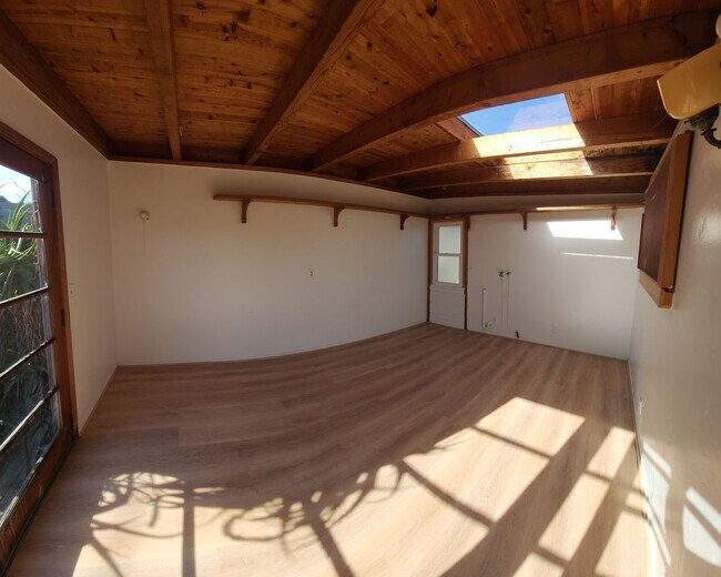 Building Photo - Los Osos Cozy Cottage