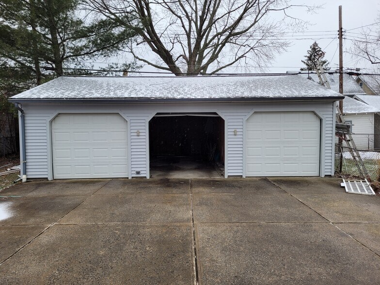 Building Photo - 1580 Clarence Ave