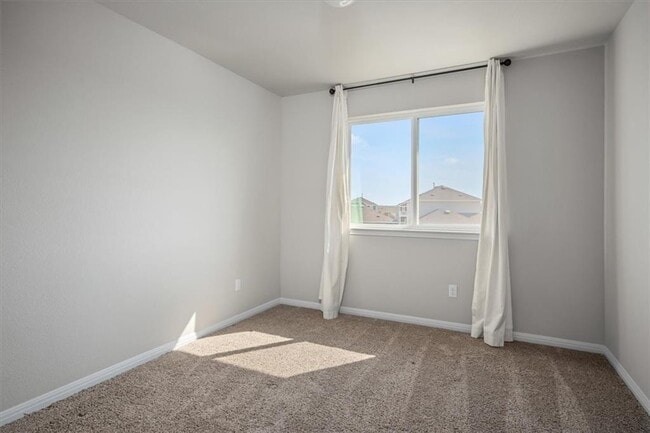 Building Photo - 215 Friendship Oak Dr