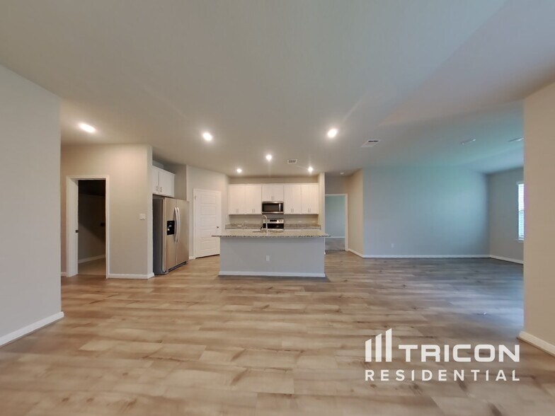 Building Photo - 5539 Shasta Pl