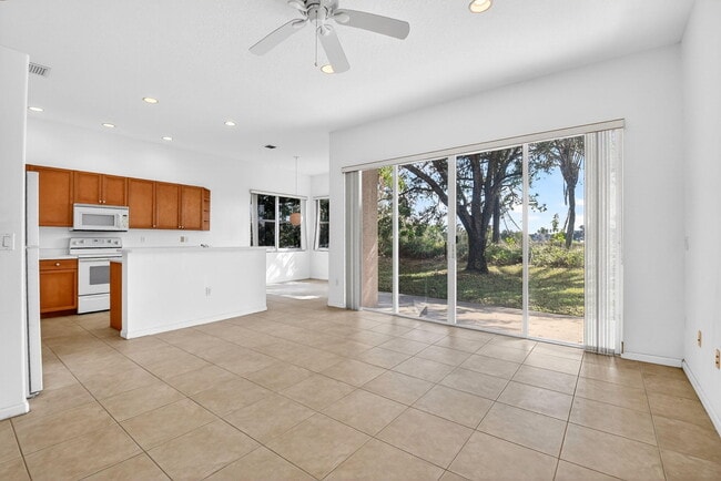 Building Photo - 2431 Westmont Dr