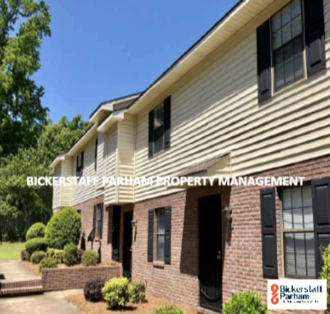 Primary Photo - 2 Bedroom Townhouse!