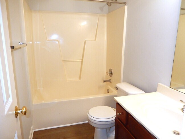 Building Photo - 106 Old House Ct