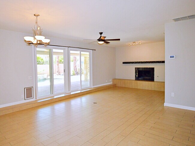 Building Photo - Cozy 3 bed 2 bath Cathedral City home