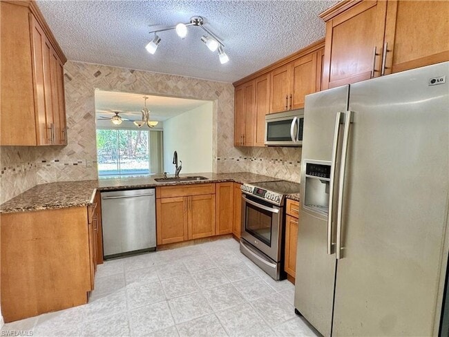 Building Photo - 661 Squire Cir