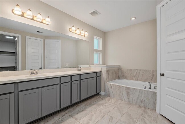 Building Photo - 4071 Northern Spruce Dr