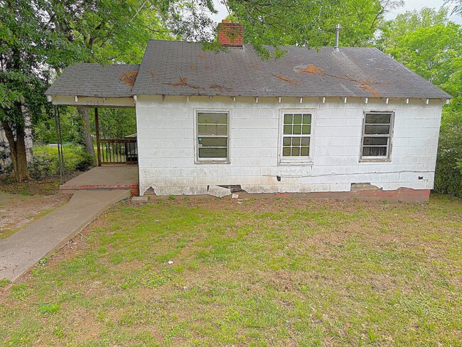 Primary Photo - 2718 McCoy Ave
