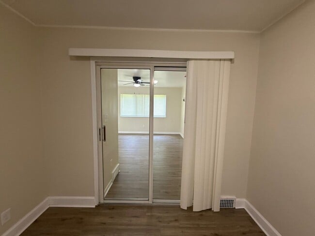 Building Photo - This beautifully updated 3-bedroom, 1-bath single-family home is ready for move-in!