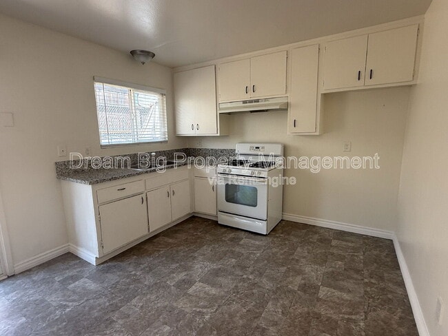 Building Photo - 245 Maryknoll Dr