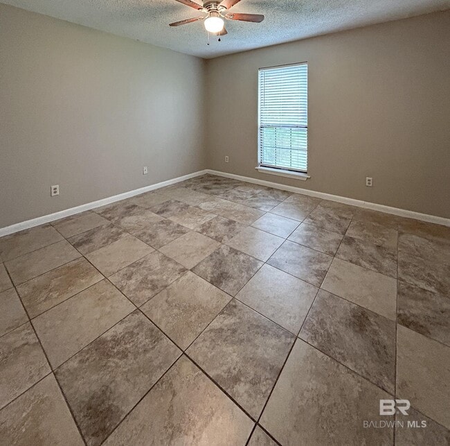 Building Photo - 6410 Schoel Ln