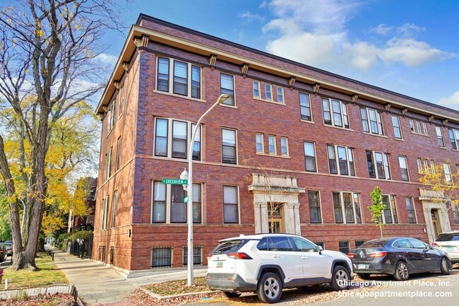 Building Photo - 3912 N Greenview Ave
