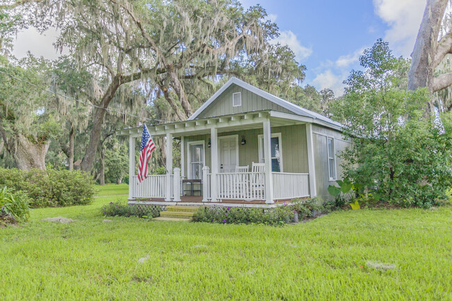 Building Photo - 2BR/2BA Charming Home in Oxford