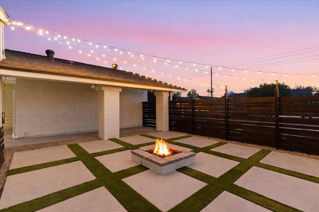 Building Photo - 2521 N 87th Way